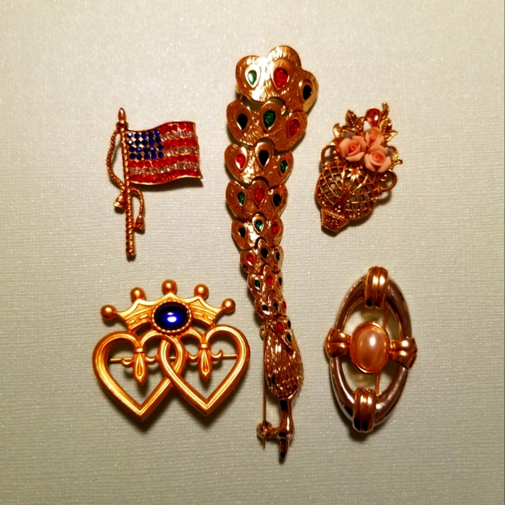 Vintage & Modern Goldtone  Brooch Parcel